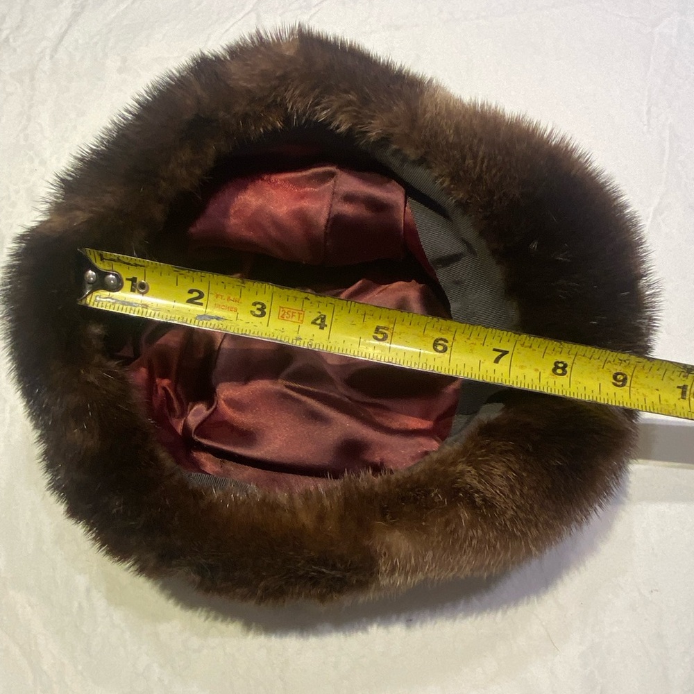 Fur hat Made in Canada - Picture 6 of 7